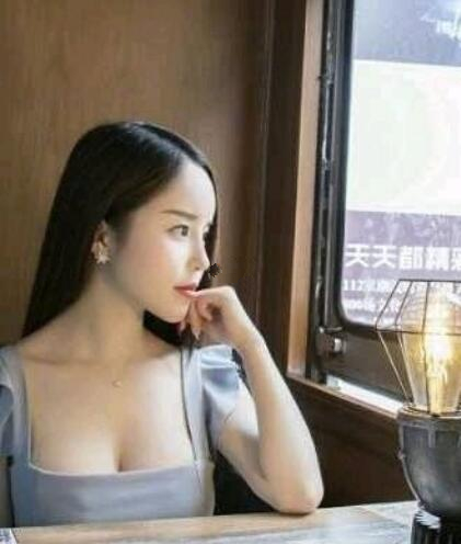 青島集美蜜桃假體隆胸案例，睡一覺醒來秒變C罩杯