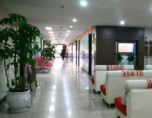 北京星美醫(yī)療美容門診部做假體豐胸使用的什么材料？假體豐胸的優(yōu)點(diǎn)是什么？