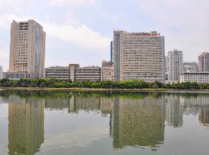 廈門大學附屬中山醫(yī)院激光祛眼袋適合哪些人？安全嗎？
