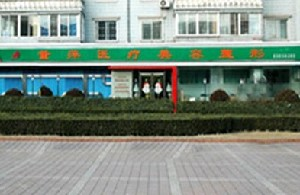 大連董萍整形假體隆鼻效果能持續(xù)多久？術(shù)后注意事項(xiàng)有哪些？