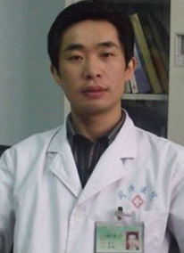 　　彭志勇，鄭州美緣整形美容醫(yī)院主治醫(yī)師  　　彭志勇醫(yī)生簡介：  　　彭志勇，是一位有著30年從醫(yī)經(jīng)驗(yàn)、獨(dú)到審美眼光、精湛整形技藝的時(shí)尚藝術(shù)整形醫(yī)生，曾為多位港澳臺(tái)明星整形，歷屆大韓民國整形外科學(xué)術(shù)研討會(huì)特邀醫(yī)生，韓國醫(yī)院特邀醫(yī)生，失敗整形修復(fù)醫(yī)生，每年前往韓國和的整形醫(yī)生做研討交流。  　　擅長領(lǐng)域自體脂肪移植，“3D動(dòng)感豐胸、面部年輕化、面部輪廓塑造”等整形手術(shù)，創(chuàng)立的“六維立體藝術(shù)面雕”技術(shù)，結(jié)合“醫(yī)學(xué)、美學(xué)、相學(xué)"融入藝術(shù)美雕技術(shù)，代表了目前國內(nèi)乃到整形的較高水平。  　　彭志勇社會(huì)職務(wù)/榮譽(yù)：  　　超級(jí)激光整形美容創(chuàng)意發(fā)明人  　　國光激光技術(shù)研究開發(fā)中心臨床培訓(xùn)導(dǎo)師  　　中國激光美容技術(shù)和激光美容文化的重要倡導(dǎo)者  　　國際皮膚激光美容醫(yī)生  　　亞洲皮膚醫(yī)學(xué)激光美容醫(yī)生  　　面部童顏緊膚術(shù)激光內(nèi)雕創(chuàng)始人  　　首屆國際整形美容節(jié)“有影響力的激光醫(yī)學(xué)美容醫(yī)生”  　　彭志勇擅長項(xiàng)目：  　　面部精細(xì)手術(shù)，面部童顏緊膚術(shù)、形體雕塑，激光整形美容手術(shù)，精細(xì)修復(fù)術(shù)。