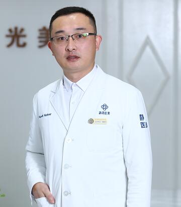 韋新東