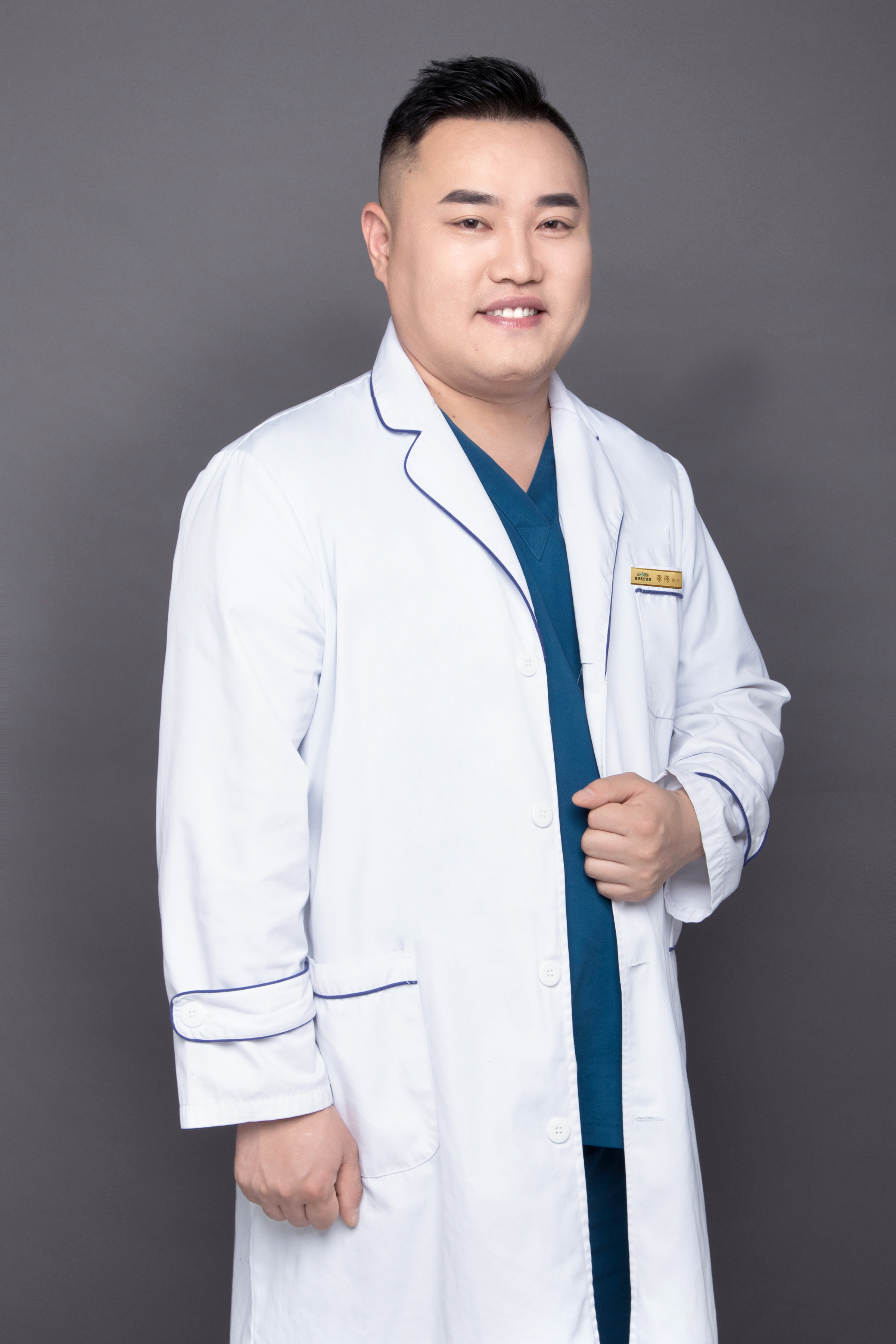 李偉