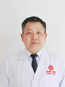 萬齊偉